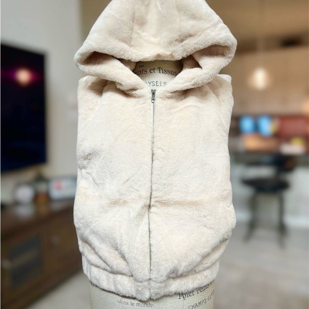 Check out the New Cozy, Warm, Cream Puffer Jacket - Great for Autumn weather!🍁🌻